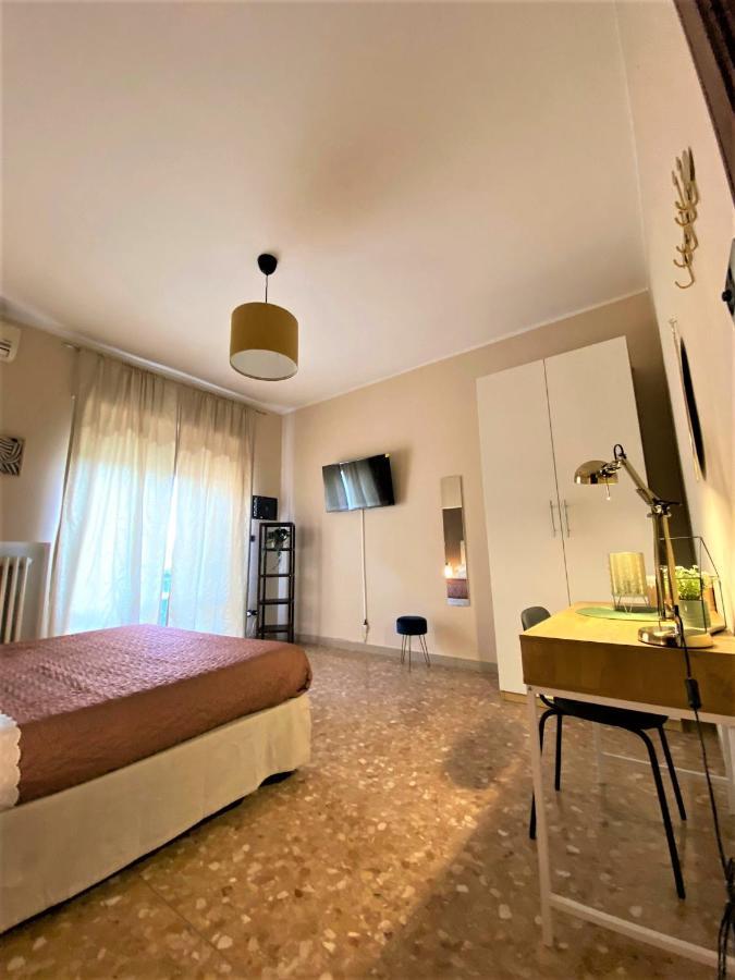 Casa Viola A 900 Mt Dalla Staz. Centrale Пескара Экстерьер фото