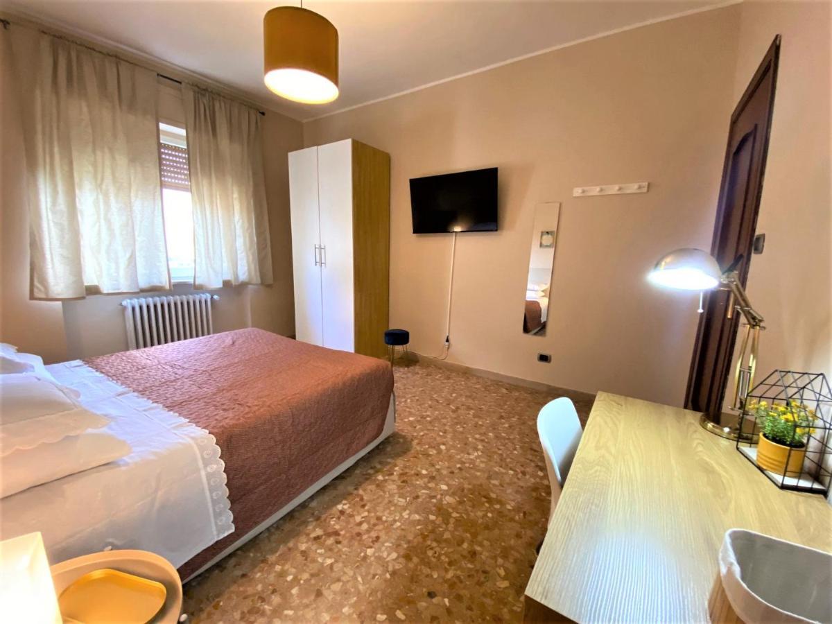 Casa Viola A 900 Mt Dalla Staz. Centrale Пескара Экстерьер фото