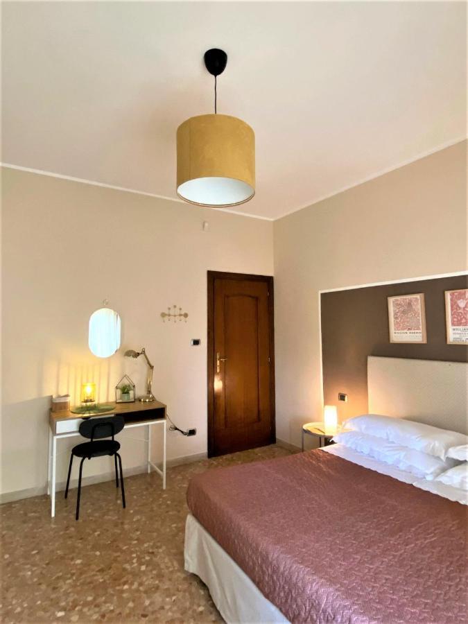 Casa Viola A 900 Mt Dalla Staz. Centrale Пескара Экстерьер фото