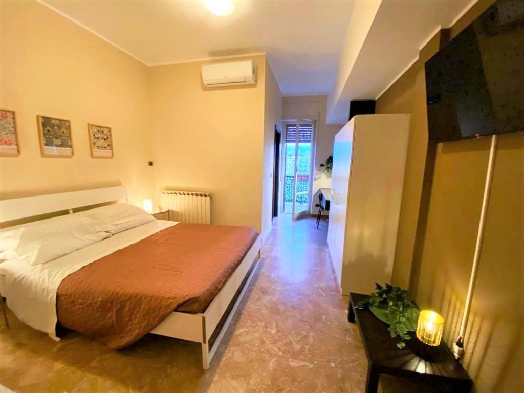 Casa Viola A 900 Mt Dalla Staz. Centrale Пескара Экстерьер фото