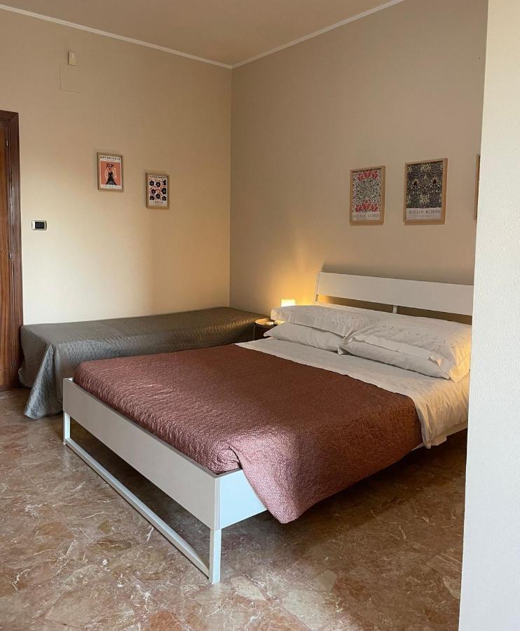 Casa Viola A 900 Mt Dalla Staz. Centrale Пескара Экстерьер фото