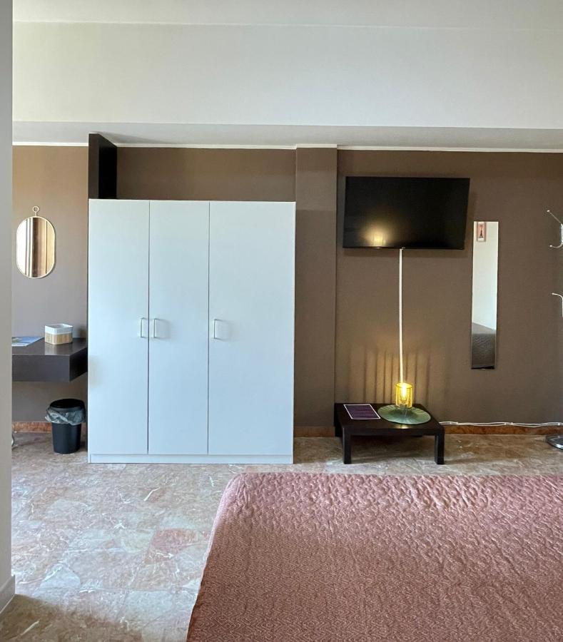 Casa Viola A 900 Mt Dalla Staz. Centrale Пескара Экстерьер фото